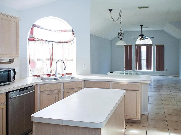 6223 Newbury Dr — Photo 10
