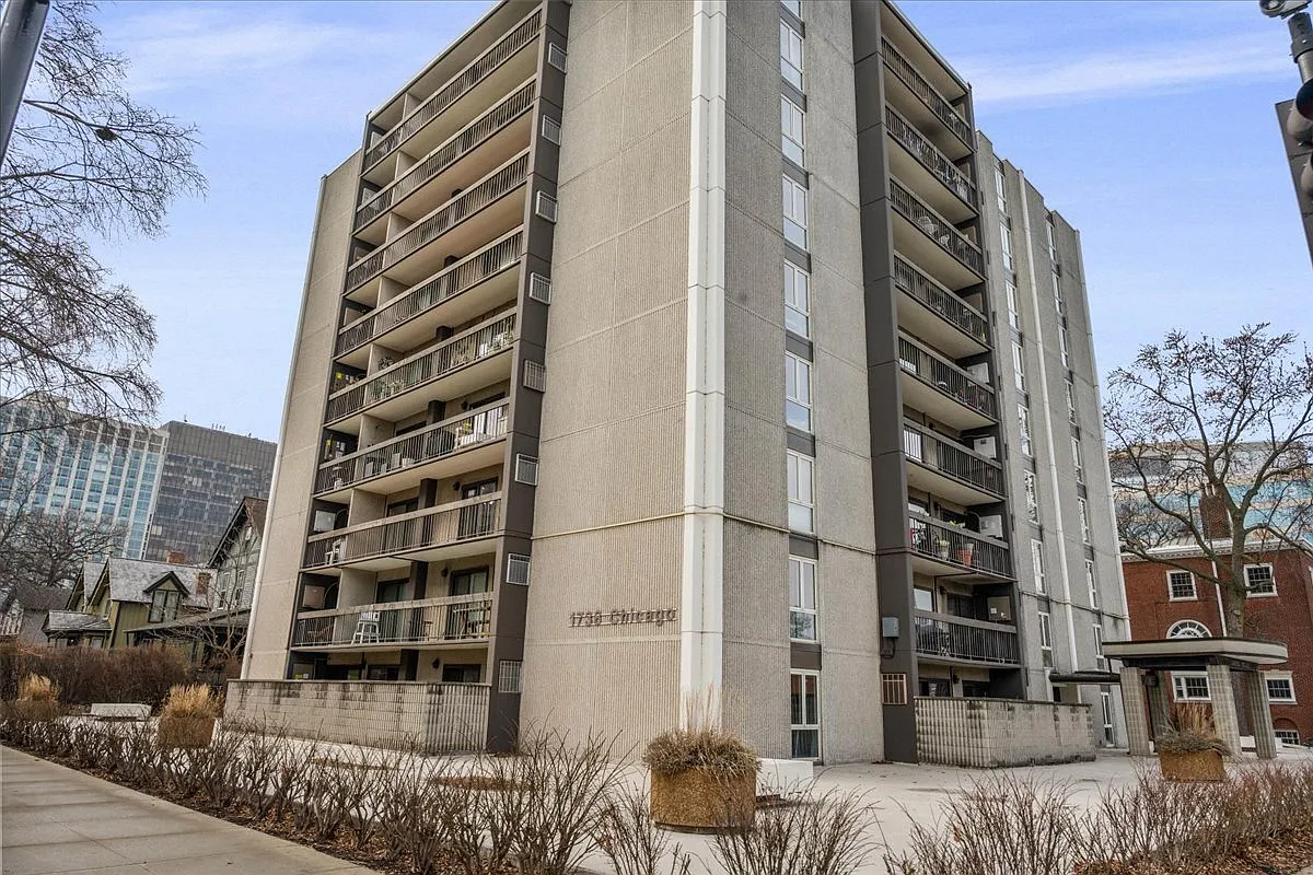 1738 Chicago Ave APT 301 photo 1