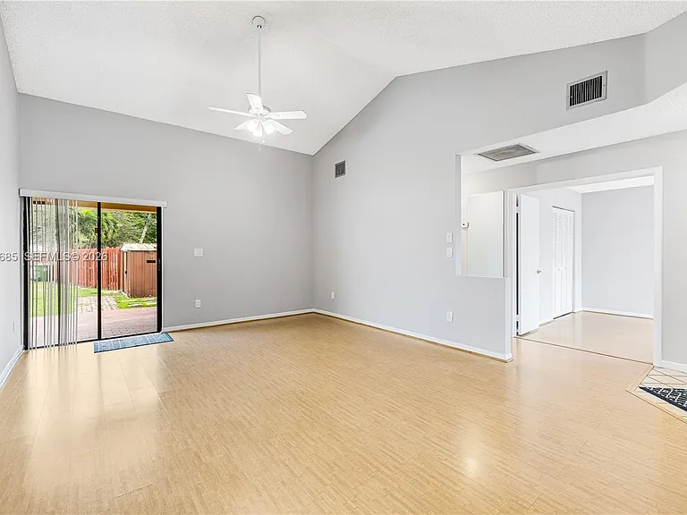 11301 SW 4th St — Photo 5