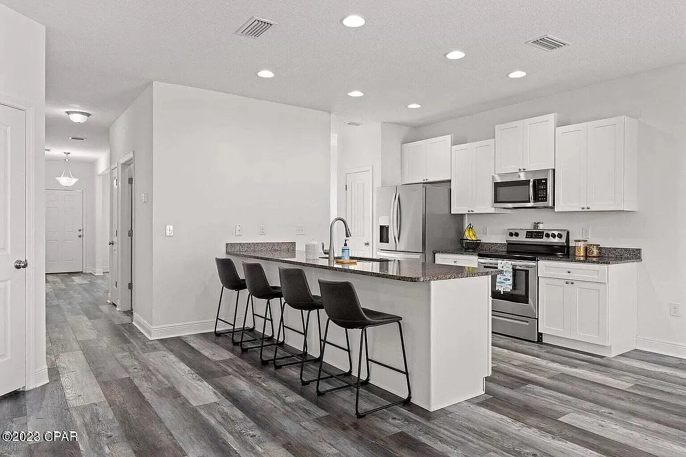 3 bed, 2162 sqft, $2,500 — Photo 4