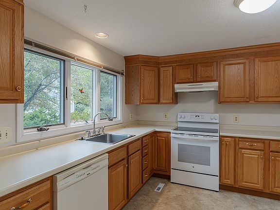 4th image of 5 Sugar Maple Lane