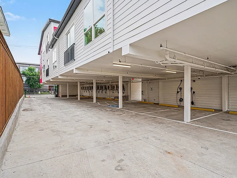2217 N Fitzhugh Ave #205 — Photo 32