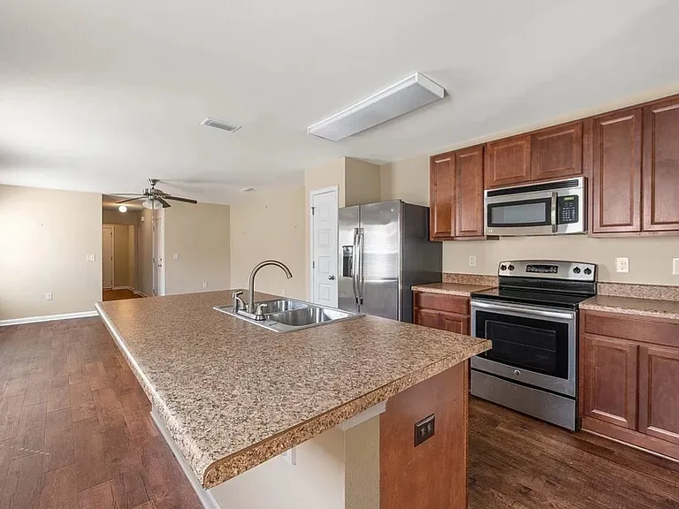 967 Summerton Dr — Photo 6