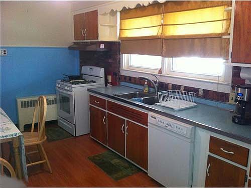 5th image of 1825 W 7th St