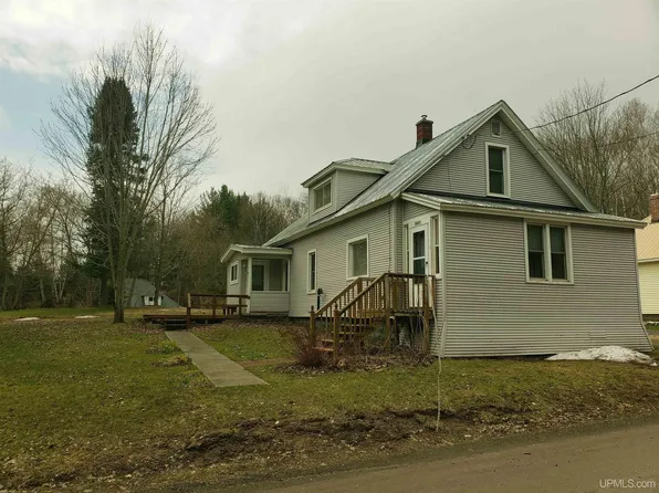 26671 W 8th St, Hubbell, MI 49934
