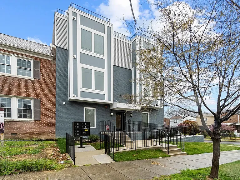 The Robinson Apartments — Photo 5