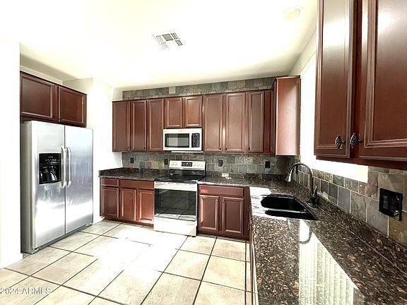 3rd image of 17323 W WOODLANDS Avenue