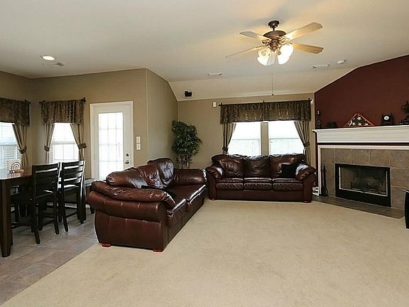 Breakfast area-and living area