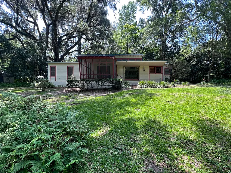 411 NW 26th St — Photo 35