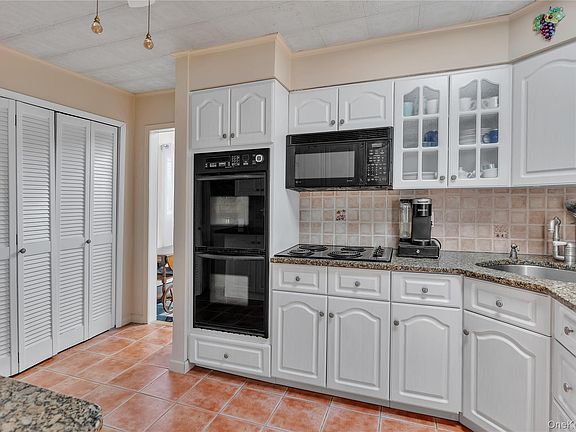 5th image of 386 Harrison Avenue