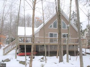 286 N Arrow Dr, Pocono Lake, PA 18347