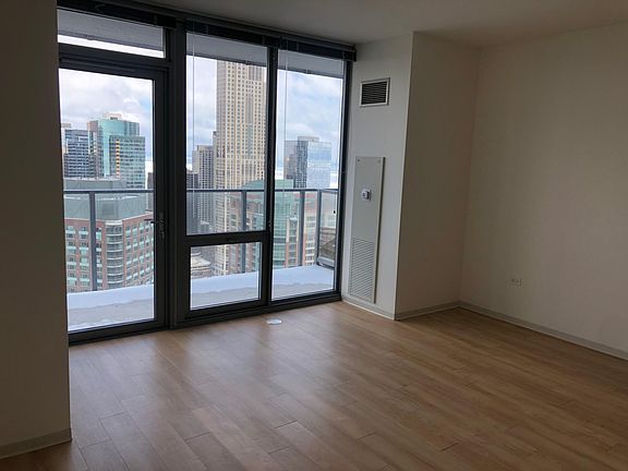 4th image of 344 E Wacker Dr #4002