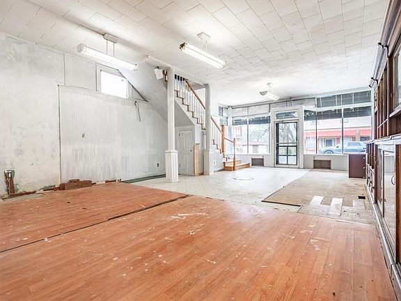 4th image of 3002 Lafayette St