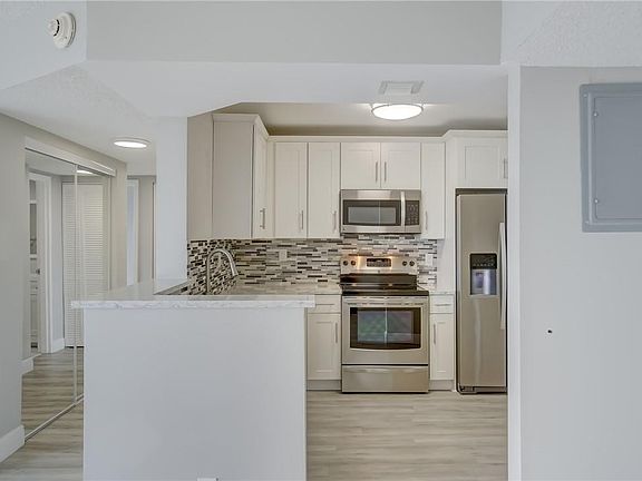 4th image of 1170 N Federal Highway #511
