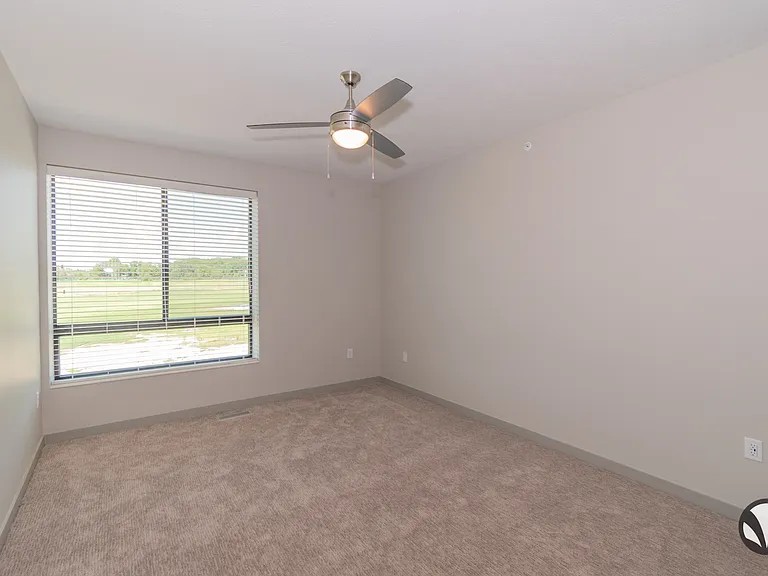 Chateau at Yankee Hill Apartments — Photo 30