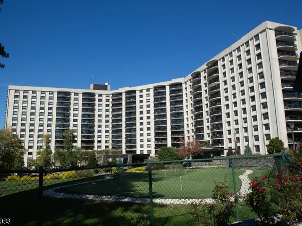 2 Claridge Dr #4BW, Verona Twp., NJ 07044