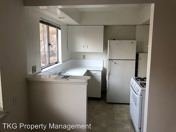 3rd image of 295 S Hudson Ave APT 10