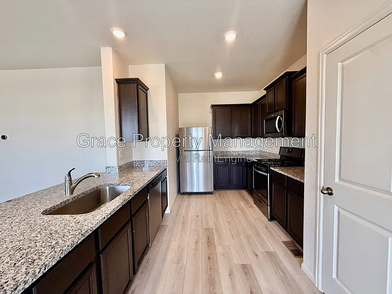 524 Jordan St — Photo 11
