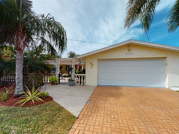 2nd image of 5029 Blue Heron Dr