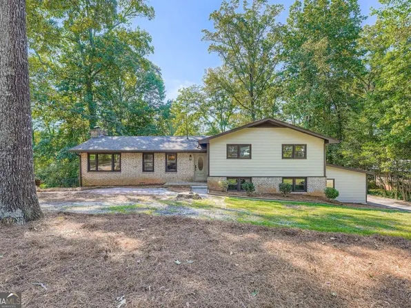 5733 Crestview Dr, Acworth, GA 30102