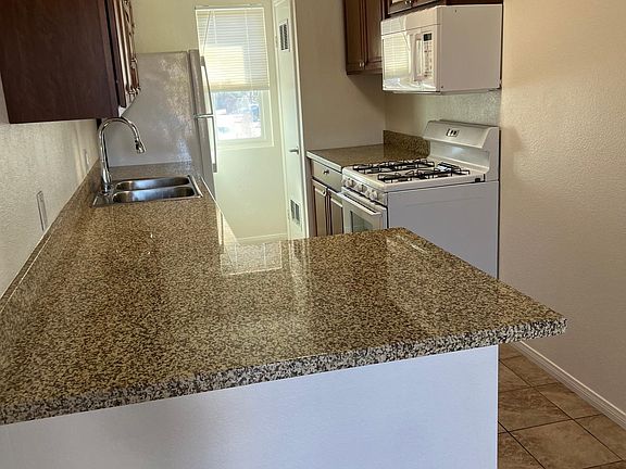 3rd image of 1310 Oakdale Ave #D