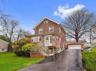 210 Roundhill Dr, Yonkers, NY 10710