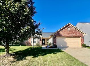 2390 Lakecrest Dr, Columbus, IN 47201
