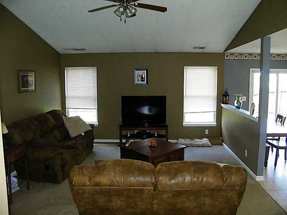 4th image of 1628 Austin Dr