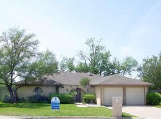 3210 Avon Dr, Arlington, TX 76015