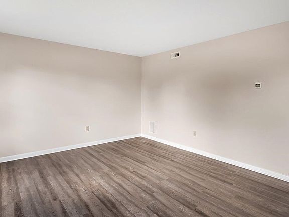 3rd image of 140 Valley Vista Dr