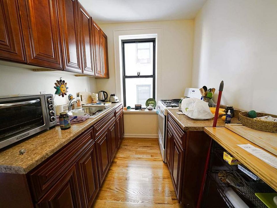 1st image of 2119 27th St APT 2C