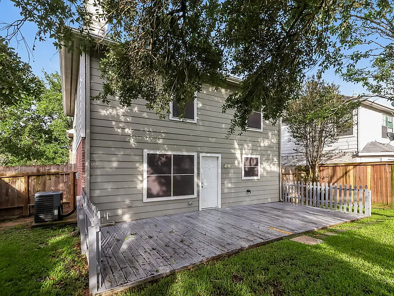3615 Rolling Springs Ln — Photo 17
