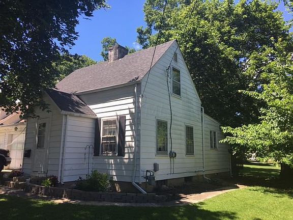 2nd image of 212 E Elm St