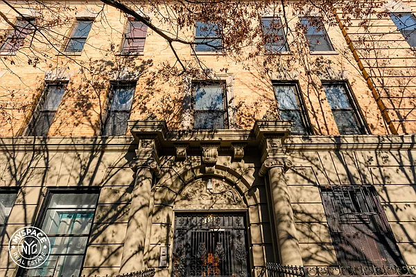 Rented by EXR | media 3