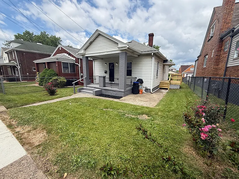 158 Frank St — Photo 16