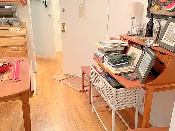 3rd image of 225 W 16th St APT 3C