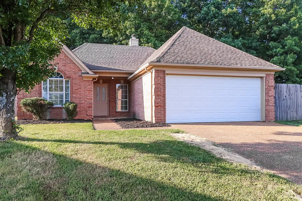 3 bed, 2.0 bath, 1385 sqft, $1,820 — Photo 3