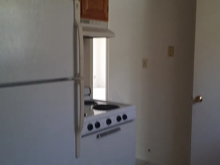 105 Sanders Ct — Photo 5