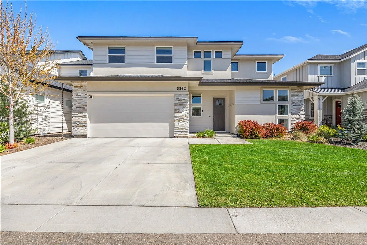4 bed, 3380 sqft, $3,600 — Photo 1