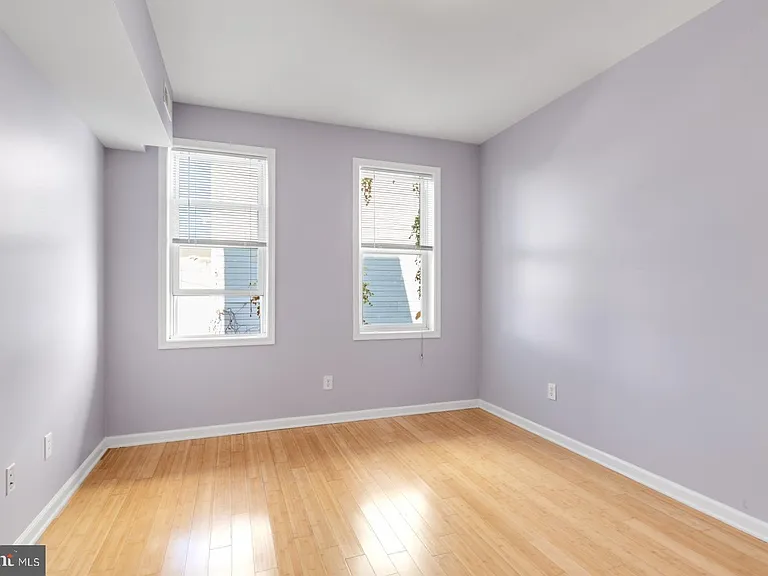 2476 Emerald St — Photo 12