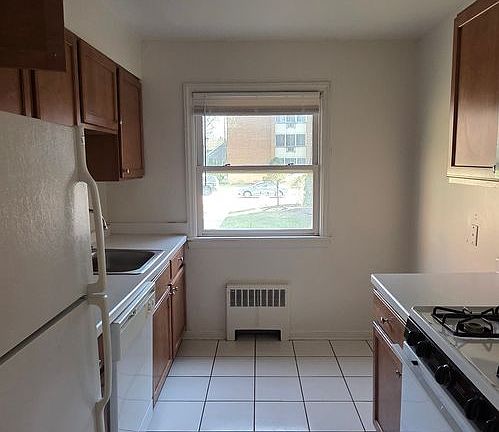 4th image of 820-834 E Henry Clay St #826-1