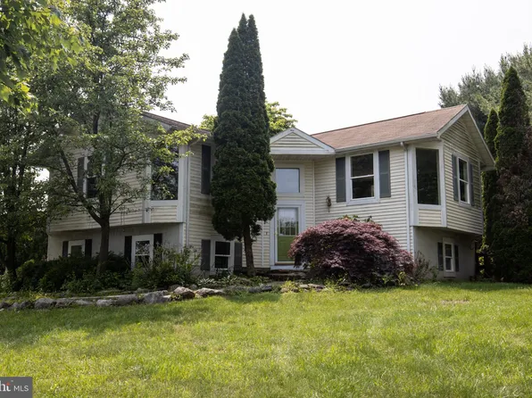 1158 Custer Dr, Auburn, PA 17922