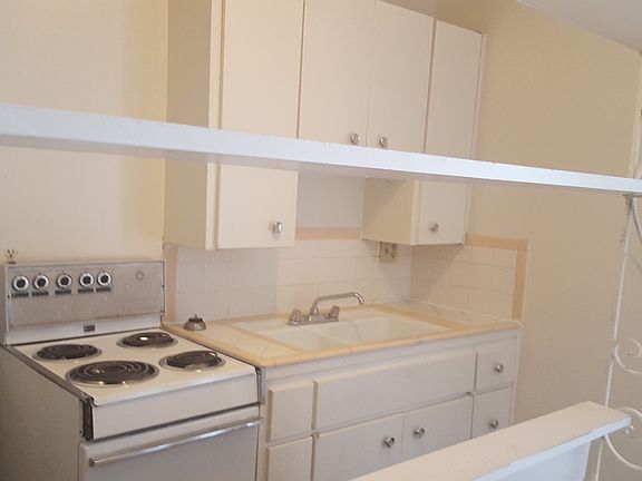 4th image of 2121 Gold Ave SE APT 6
