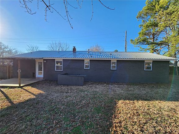 4th image of 360 E Johnson Ave