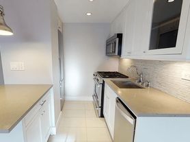 50 W 93rd St