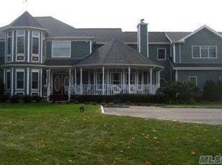 346 Greenlawn Rd, Greenlawn, NY 11740