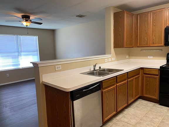 4th image of 1400 Queens Brook Ln
