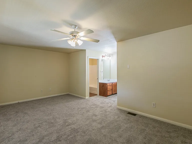 111 Meadow Park Cir #111 — Photo 11