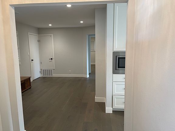 5th image of 1638 York St