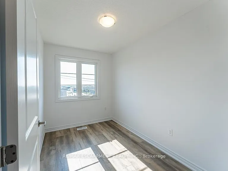 120 Court Dr #29 — Photo 23